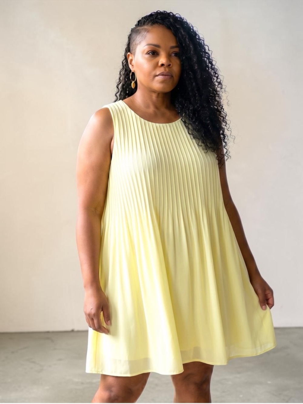 Free Assembly Women's Light Yellow Sleeveless Pleated Mini
Dress